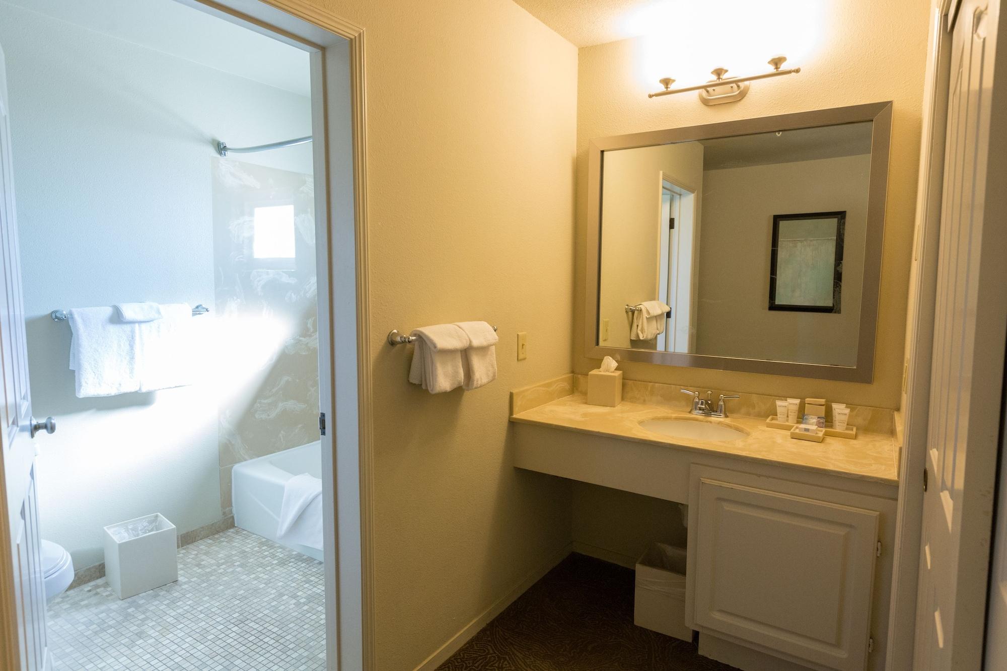 Cambria Landing Inn And Suites Extérieur photo