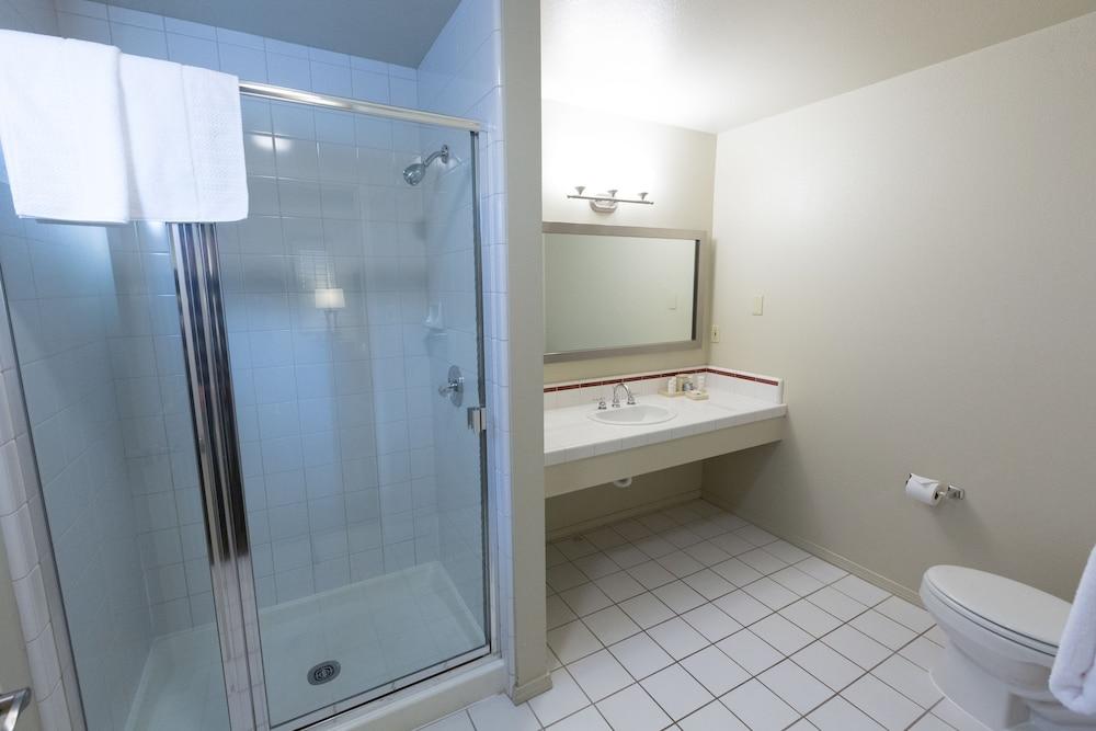 Cambria Landing Inn And Suites Extérieur photo