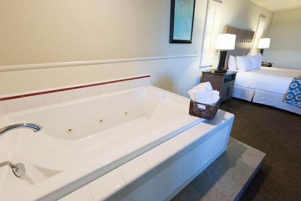 Cambria Landing Inn And Suites Extérieur photo