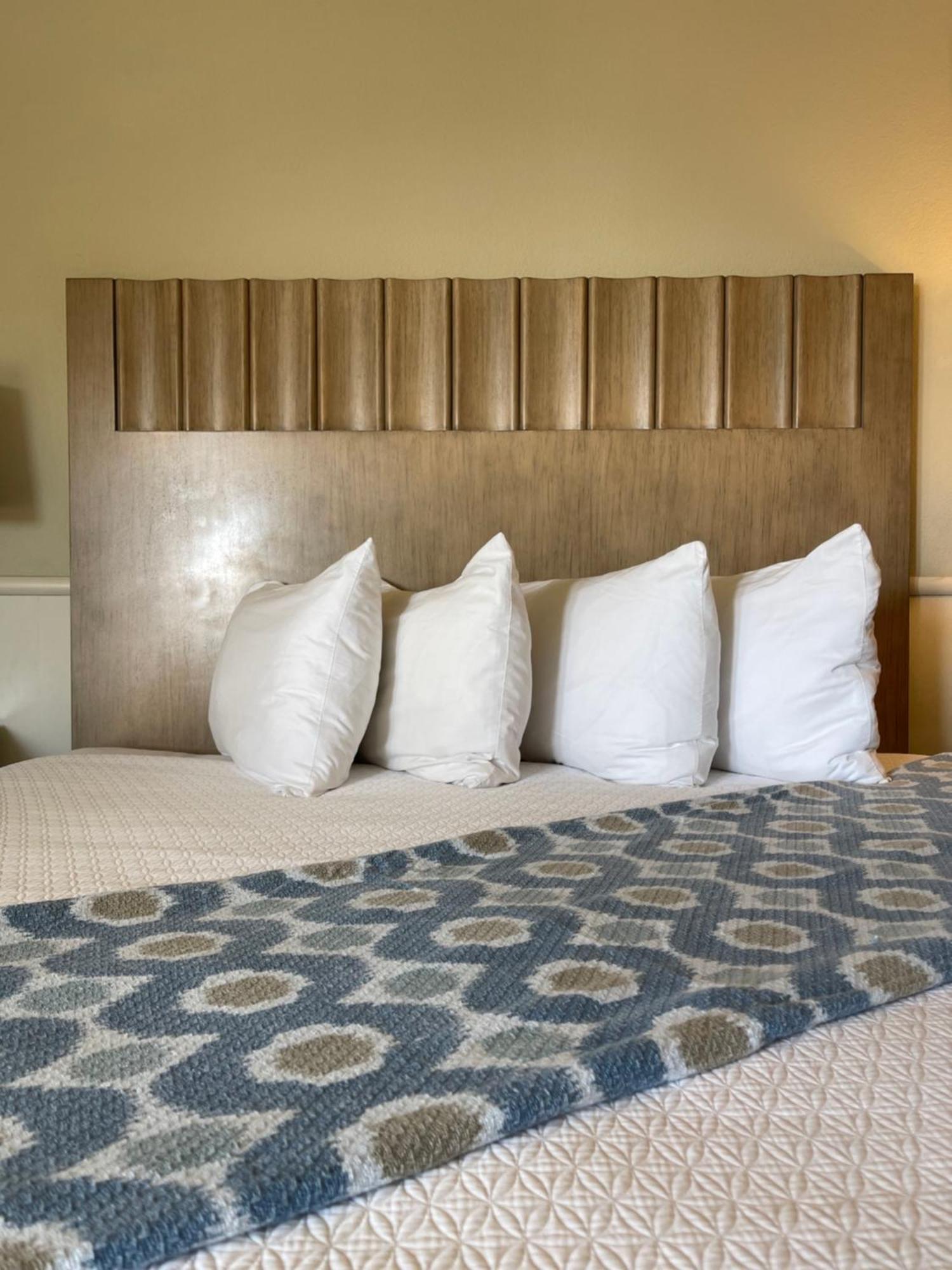 Cambria Landing Inn And Suites Extérieur photo