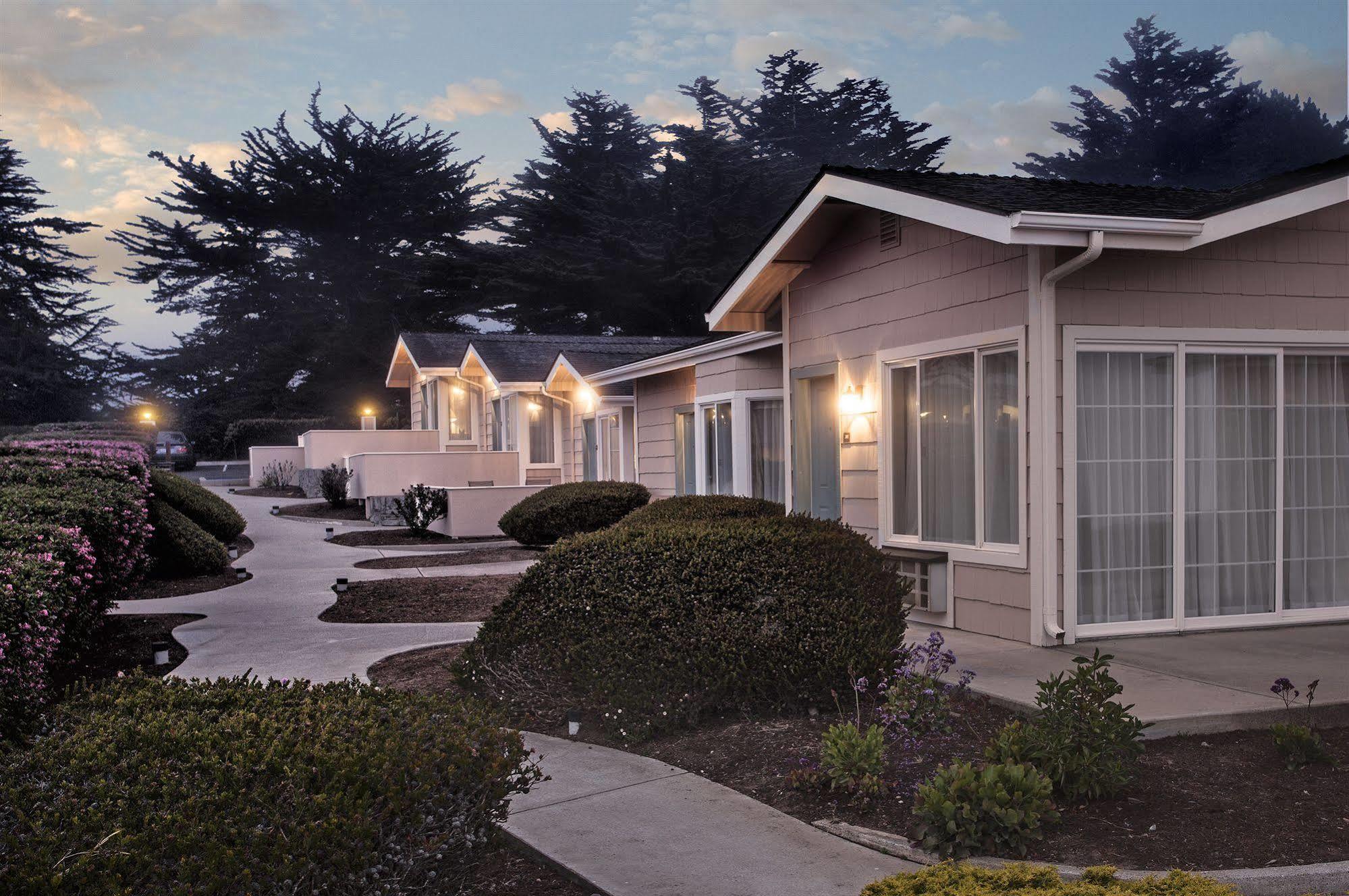 Cambria Landing Inn And Suites Extérieur photo