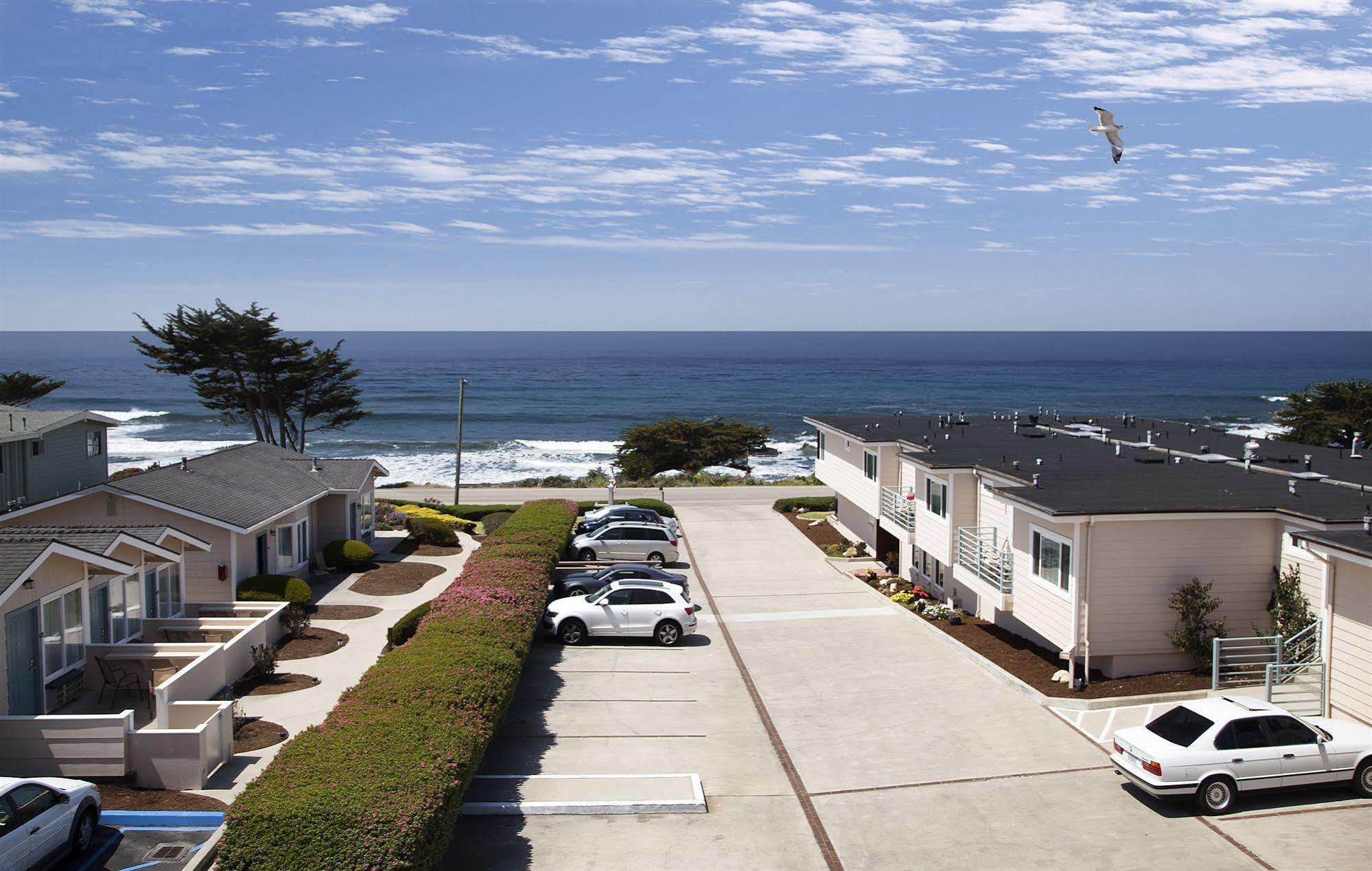 Cambria Landing Inn And Suites Extérieur photo