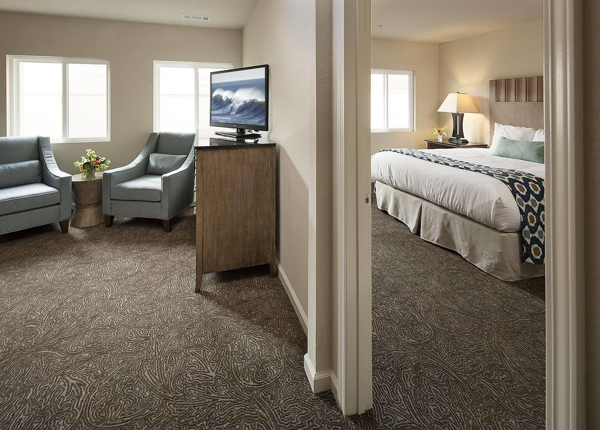 Cambria Landing Inn And Suites Extérieur photo